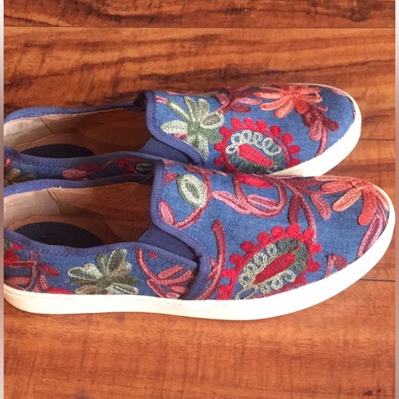 Sofft denim embroidered shoe, size 7.5 - Picture 7 of 9